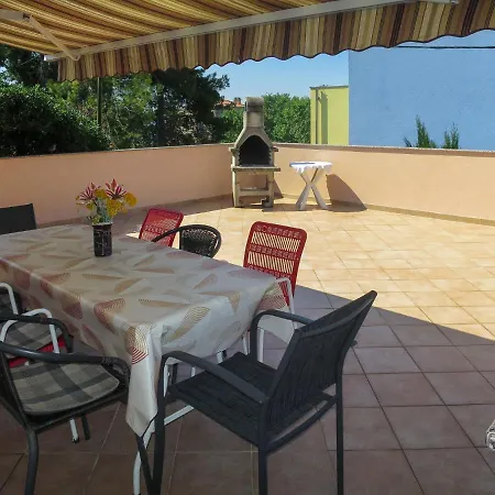 Venko - Zad305 By Interhome